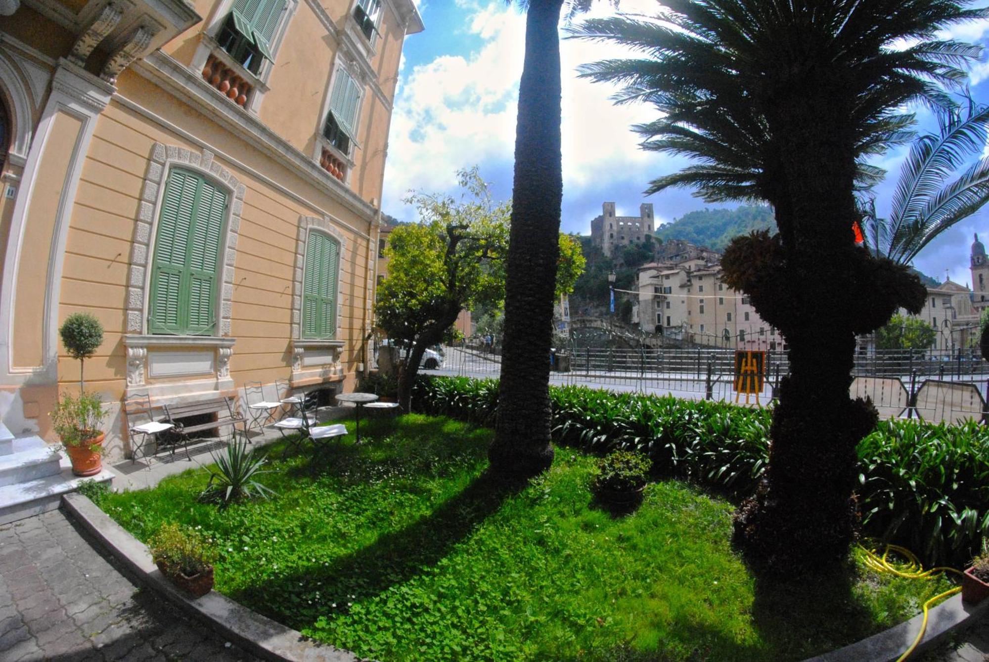 B&B Agapantus In Una Villa Dell'800 Dolceacqua Exterior photo